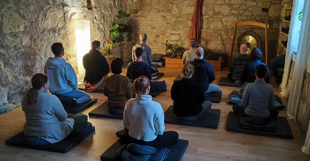 Tíznapos elvonulás Etyeken