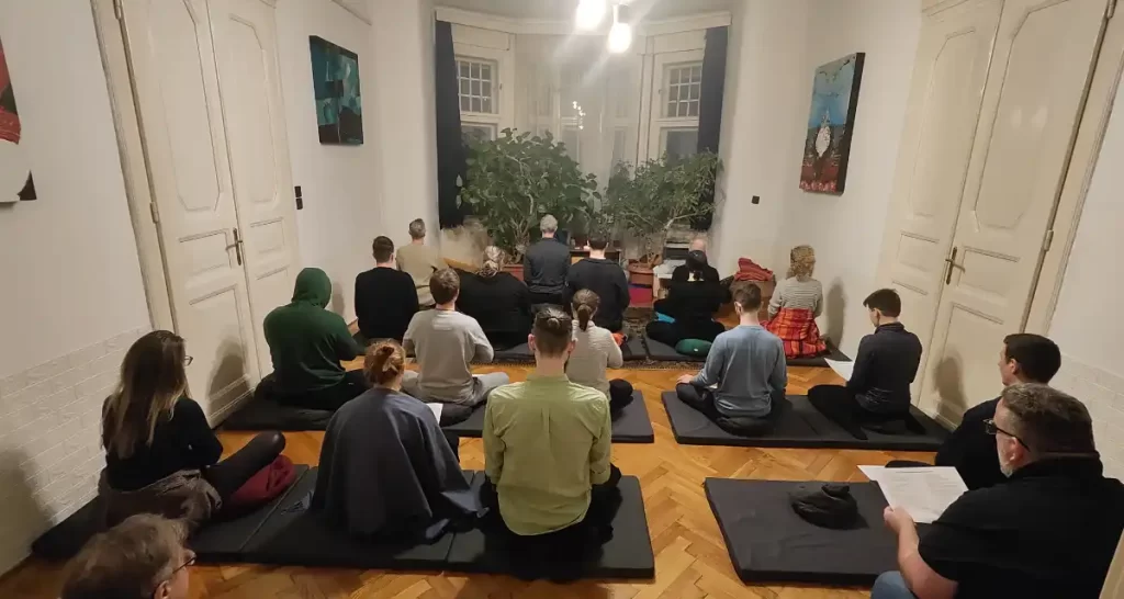 Meditációs gyakorlat a Damjanich utcán