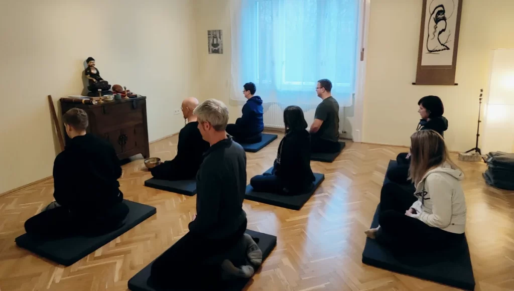 Meditációs gyakorlat a Gyarmat utcán